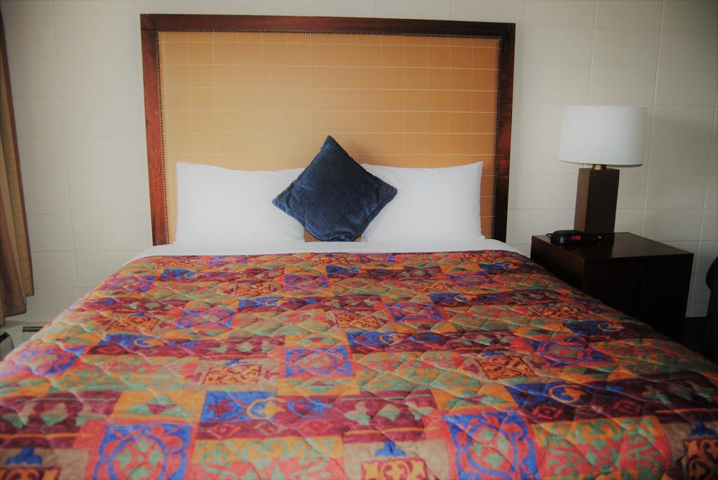 Derrick Motel Edmonton Luaran gambar