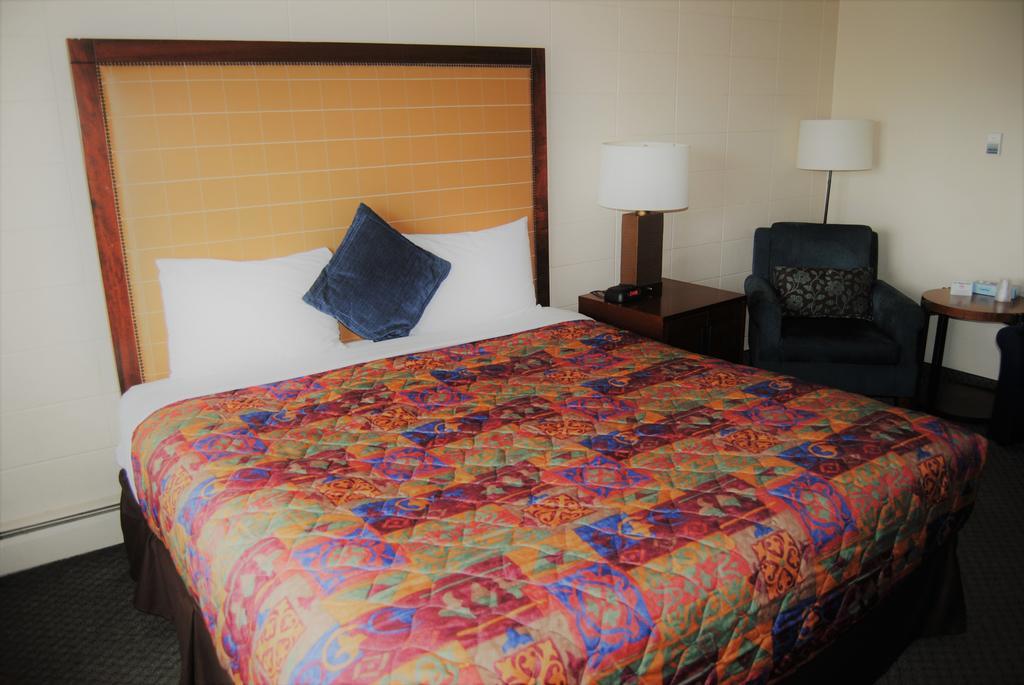 Derrick Motel Edmonton Luaran gambar